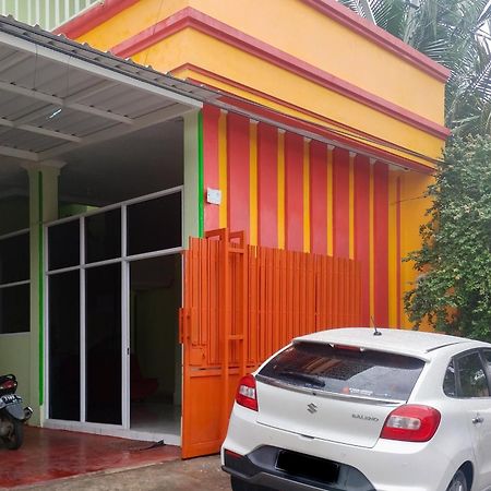Отель Reddoorz Syariah At Shakira Alesha Enggal Бандар-Лампунг Экстерьер фото